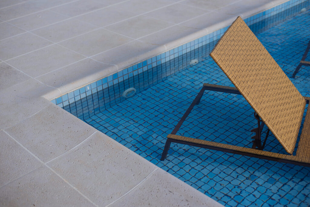 Como escolher o revestimento ideal para área de piscina? - Palazzo ...
