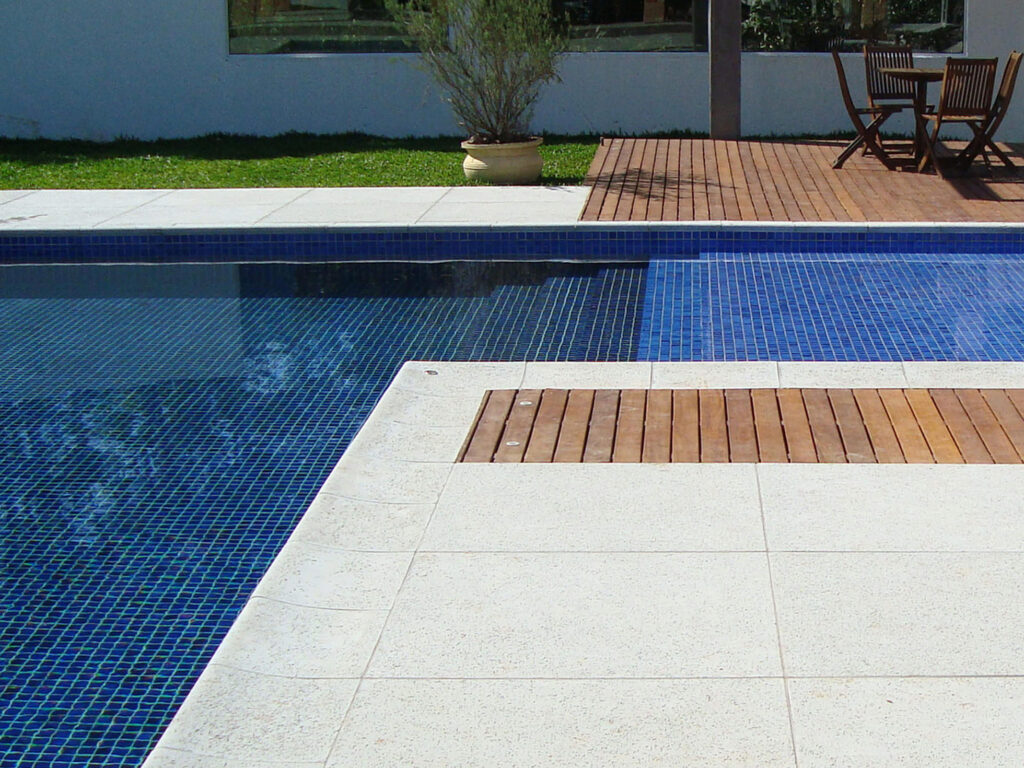 Como escolher o revestimento ideal para área de piscina? - Palazzo ...